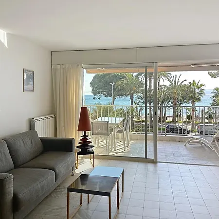 Cozy 2-bedroom With Terrace, Sea View And Parking In