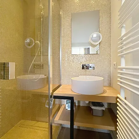 Cozy 2-bedroom With Terrace, Sea View And Parking In *