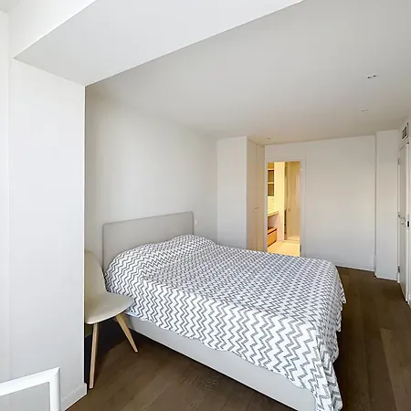 Cozy 2-bedroom With Terrace, Sea View And Parking In * קאן