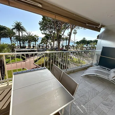 Cozy 2-bedroom With Terrace, Sea View And Parking In דירה